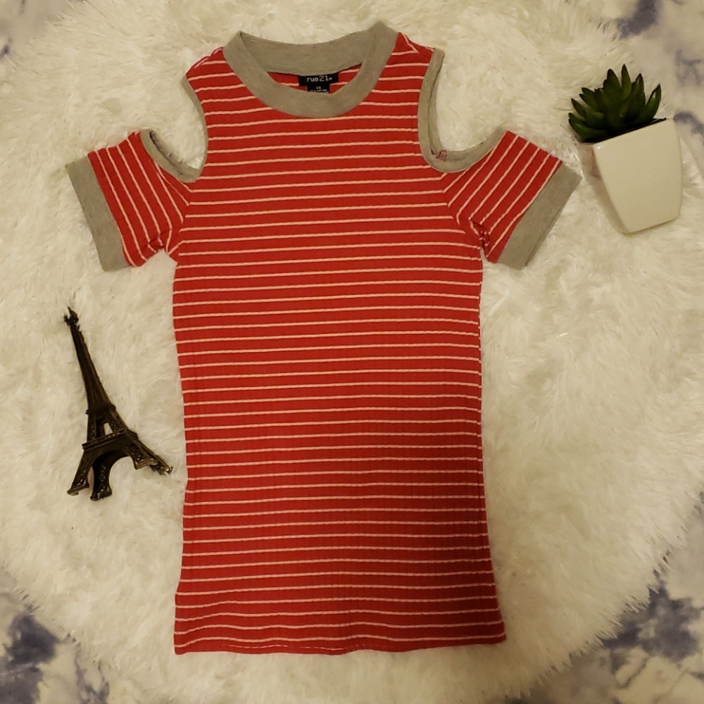 Red shoulder cut out top